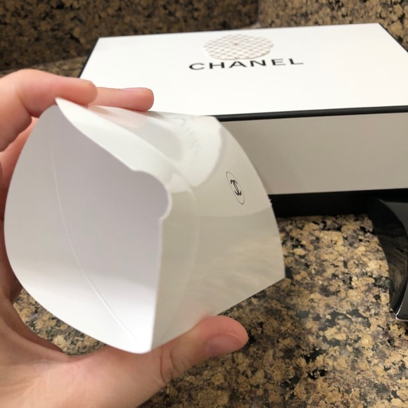 CHANEL Medium Gift Box + 2 Boxes + CC Envelope - Picture 13 of 16